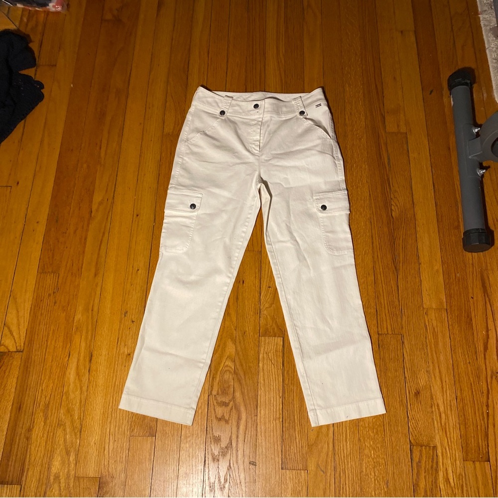 (1) Trendy Pair Of Flawless White St. John Designer Jeans Women’s Size 8